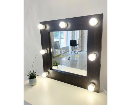 Гримерное визажное зеркало с подсветкой из ламп 60х60 см